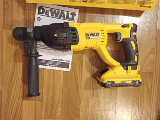 Перфоратор DeWalt DCH133  имеет три режима работы: сверление, сверление с ударом и долбление. Перекл foto 1