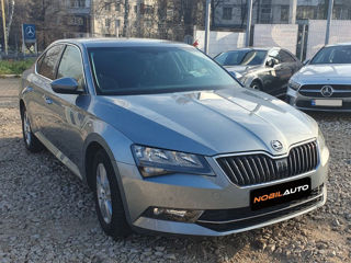 Skoda Superb foto 2