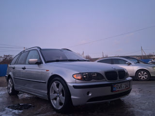 BMW 3 Series Touring foto 2