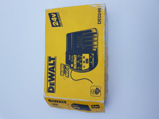 Перфоратор Dewalt D25033 и зарядное устройство Dewalt  DE0246 24V foto 2