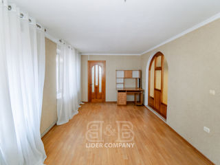 Apartament cu 3 camere, 100 m², Buiucani, Chișinău foto 4