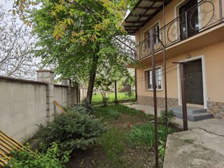 Casă cu 2 nivele, garaj și 3 parcări! "House with 2 levels, garage, and 3 parking spaces!" foto 3