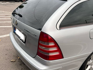 Mercedes C-Class foto 5