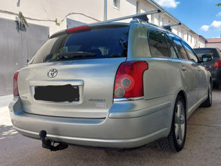 Toyota Avensis foto 8