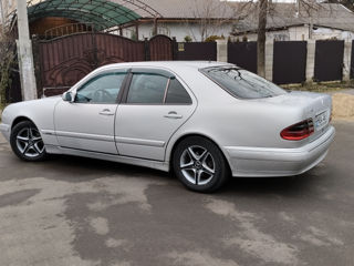 Mercedes E-Class foto 2