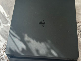 Vând playstation 4