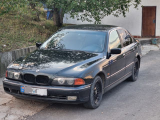 BMW 5 Series foto 1