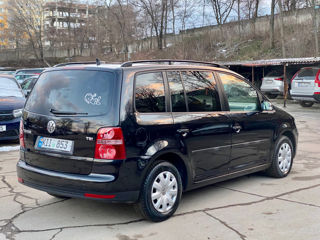 Volkswagen Touran foto 4