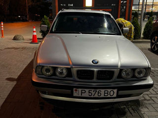 BMW 5 Series Touring foto 2