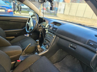 Toyota Avensis foto 8