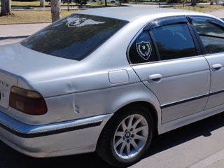 BMW 5 Series foto 4