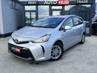 Toyota Prius v foto 2