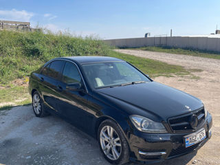 Mercedes C-Class foto 2