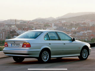 BMW 5 Series foto 2