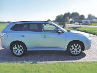 Mitsubishi Outlander foto 2