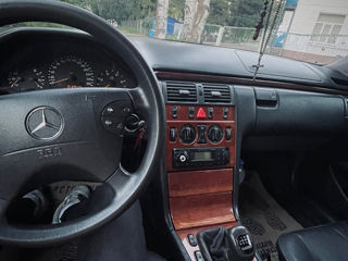 Mercedes E-Class foto 8