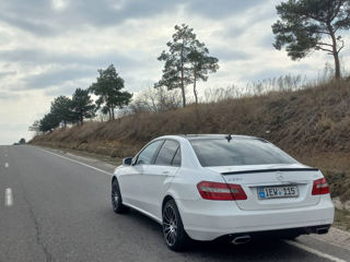 Mercedes E-Class foto 2