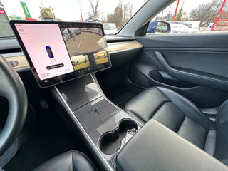 Tesla Model 3 foto 14