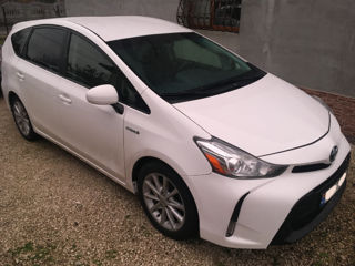 Toyota Prius v foto 3