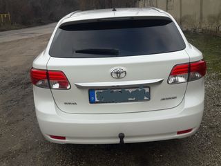 Toyota Avensis foto 8