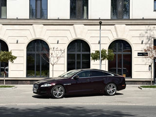 Jaguar XJ фото 1
