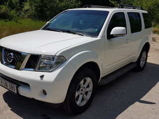 Nissan Pathfinder foto 3