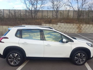 Peugeot 2008 foto 2