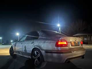 BMW 5 Series foto 5