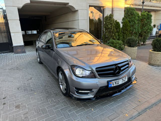 Mercedes C-Class foto 2