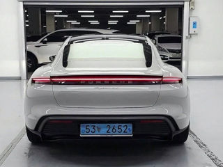 Porsche Taycan foto 3