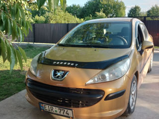 Peugeot 207 foto 1