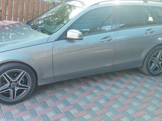 Mercedes C-Class Wagon foto 2