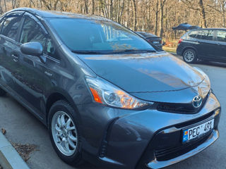 Toyota Prius v foto 3