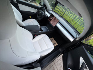 Tesla Model Y foto 9