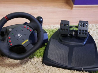 Куплю Игровой руль Logitech MOMO Racing