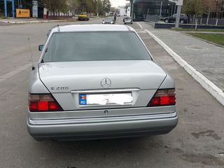 Mercedes Series (W124) foto 4