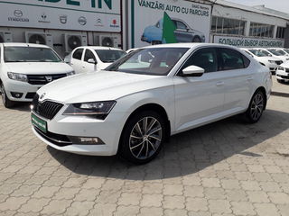 Skoda Superb foto 2