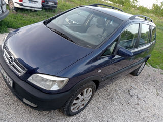 Opel Zafira фото 2