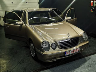 Mercedes E-Class foto 2