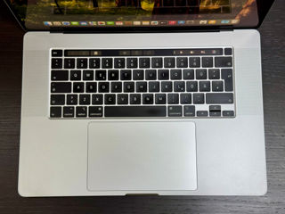 MacBook Pro 16" 2019 i7 32GB ram 1TB SSD AMD Radeon Pro 5500M 8GB foto 3