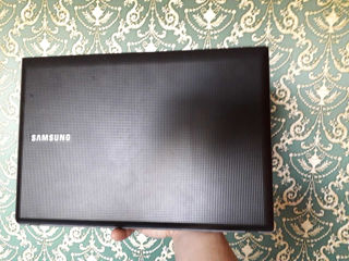 Ноутбук в хорошем состоянии Samsung R428  Celeron 2x2.0GHZ 4GB Ram 1TB HDD 14'' HD Ready Windows 10