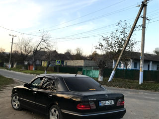 Mercedes E-Class foto 2