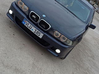 BMW 5 Series foto 1