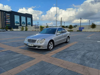 Mercedes E-Class foto 1