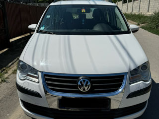 Volkswagen Touran foto 2