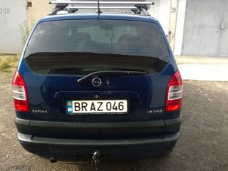 Opel Zafira foto 2