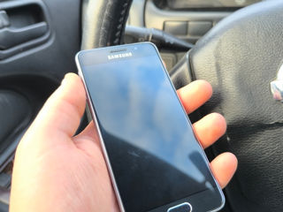 Samsung Galaxy A3 (2016) foto 2