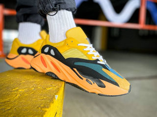 Adidas Yeezy Boost 700 Sun foto 2