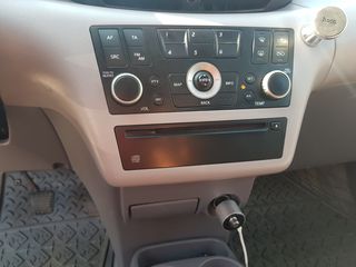 Nissan Almera Tino foto 16