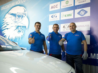 Geamuri auto.Instalare.Parbriz, laterale, lunete. Установка. Автостекло лобовое, боковое, заднее foto 12